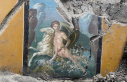 Pompeii: splendid frescoes discovered during restoration...