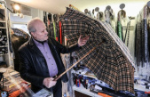 Beyond cheap goods: Umbrella manufacturer from Essen is one of the last of its kind