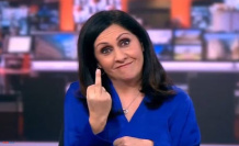 Television Cameras capture a BBC presenter doing a live comb: "I didn't realize it"