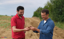 In “On the front”, on France 5, Hugo Clément looks at the bedside of French soils and rehabilitates earthworms