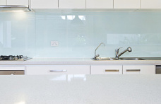 Why Glass Splashbacks are a Perfect Addition to the Kitchen