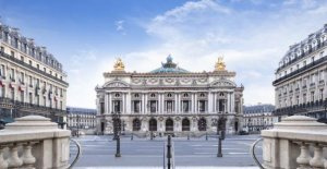 The palais Garnier reopened its doors to visitors...