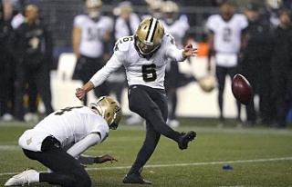 Saints profit from Seahawks' errors to win 13-10