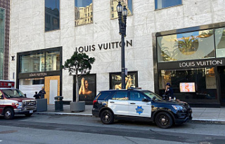 3 held after smash-and-grab theft at Los Angeles luxury...