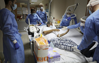 Bosnian doctors brace for new wave as virus rages...