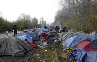 Calais: Migrants reaffirm their resolve to go for...