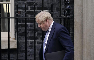 Boris Johnson apologizes after a report condemns lockdown...