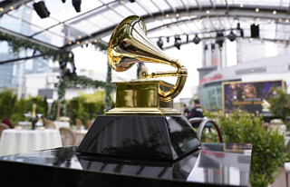 Grammys postpone Grammy ceremony, citing Omicron variant...