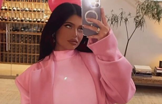 Kylie Jenner shares glowing bump selfie during daughter...