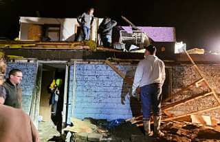 Iowa tornado leaves 7 people dead and 4 others injured....
