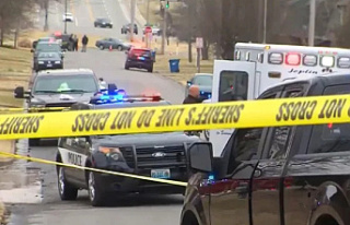 Missouri shootings leave one officer dead and two...