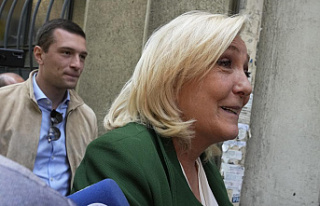 Far-right Le Pen plots victory for parliament after...