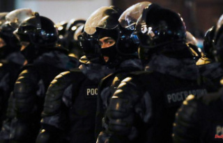 Police officers fired: Russian national guards refuse...
