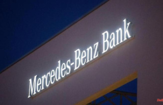 Accounts are discontinued: Mercedes-Benz-Bank: No...