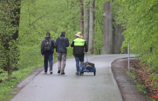 Thuringia: Father's Day: handcarts and beer are...