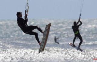 Blown against facade: kitesurfer dies in storm in...