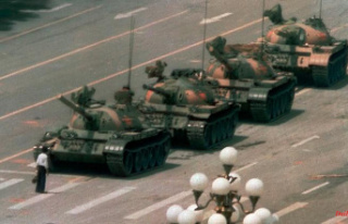 Tiananmen Massacre, June 4, 1989: The "Tank Man"...