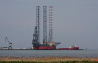 Russian Navy base?: Report: Ukraine attacks oil rig...