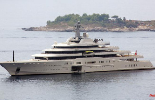 Fear of confiscation: oligarchs save their yachts...