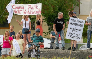 Baden-Württemberg: Corona policy opponents protest...