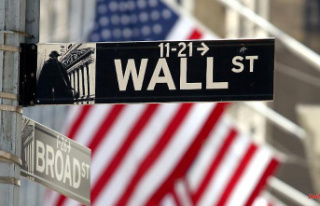 Dow Jones closes in the red: Powell dampens interest...