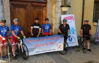 Saint-Jean-de-Maurienne. Savoie: Cycling to raise...