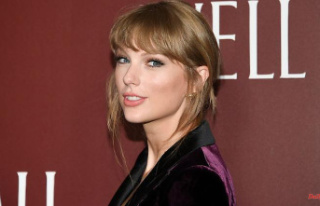 New film soundtrack: Taylor Swift surprises with "Carolina"