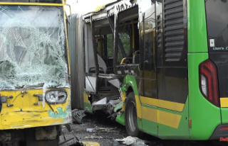 Many injured in Oberhausen: tram collides with bus