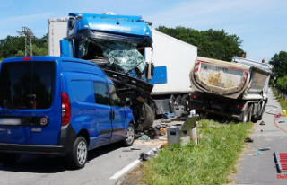 Saxony: Three injured after two trucks collided in...