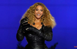 New cover for "Renaissance": Beyoncé feels...