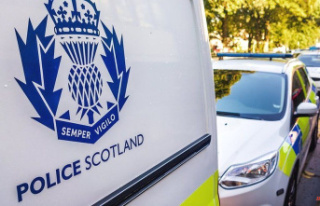 Glasgow attempted murder: Man in serious condition