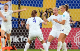 Women's Euro: England smashes Sweden and will...