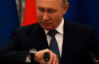 Economic battle on the wrist: Putin swaps Swiss watches...