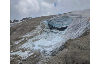Natural disaster. Collapsed glacier, Italy: Death...