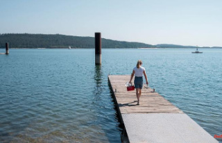 Bavaria: Water quality: Regular controls of bathing...