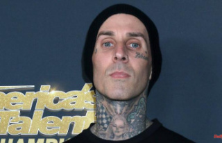 After a stay in the hospital: Travis Barker is drumming...