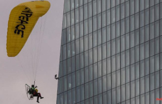 Hesse: Landed on the roof of the ECB with a paraglider:...
