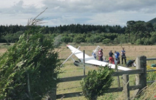 After Kinross glider crashes, pilot was airlifted...