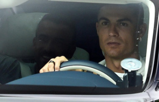 Ronaldo returns to Manchester with his powerful advisor...