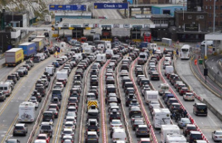 Tourism: Traffic jam madness at the Eurotunnel: Travelers...