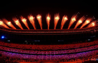 IN IMAGES, IN PICTURES. End clap for the Tokyo Games,...