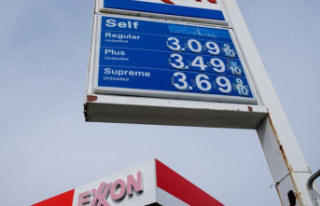 US oil companies: Exxon and Chevron write record quarterly...