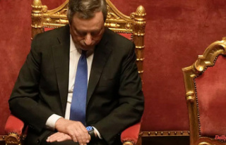 Italy Draghi freezes his resignation after achieving...