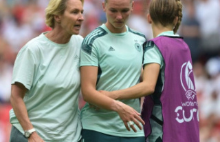 Women's football: Immediately before the EM final:...