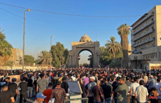 Political crisis in Iraq: pro-Sadr demonstrators briefly...