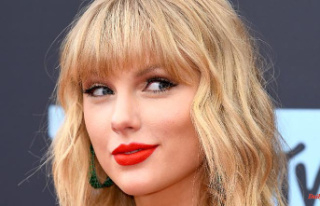 She only wears the ring at home: is Taylor Swift engaged?