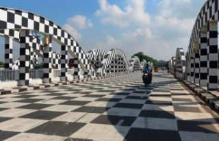 Chess Olympiad: Indian city turns bridge into large...