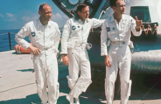 Auction: Ex-astronaut Aldrin's "Apollo 11"...