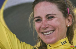Tour de France Women: Annemiek van Vleuten, new yellow...