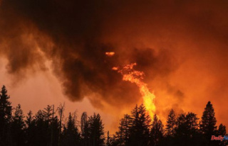 Violent fire continues to spread in California, thousands...